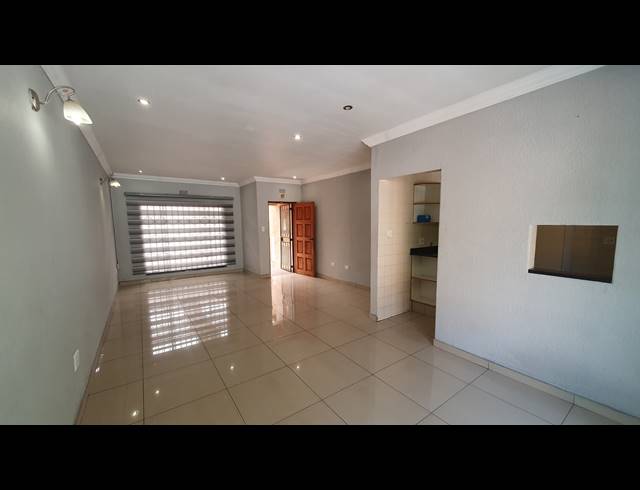 3 BEDROOM FREEHOLD FOR SALE IN BRACKENDOWNS